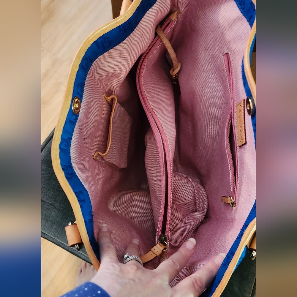 Dooney & Bourke Navy and Tan Tote Bag - Picture 6 of 9